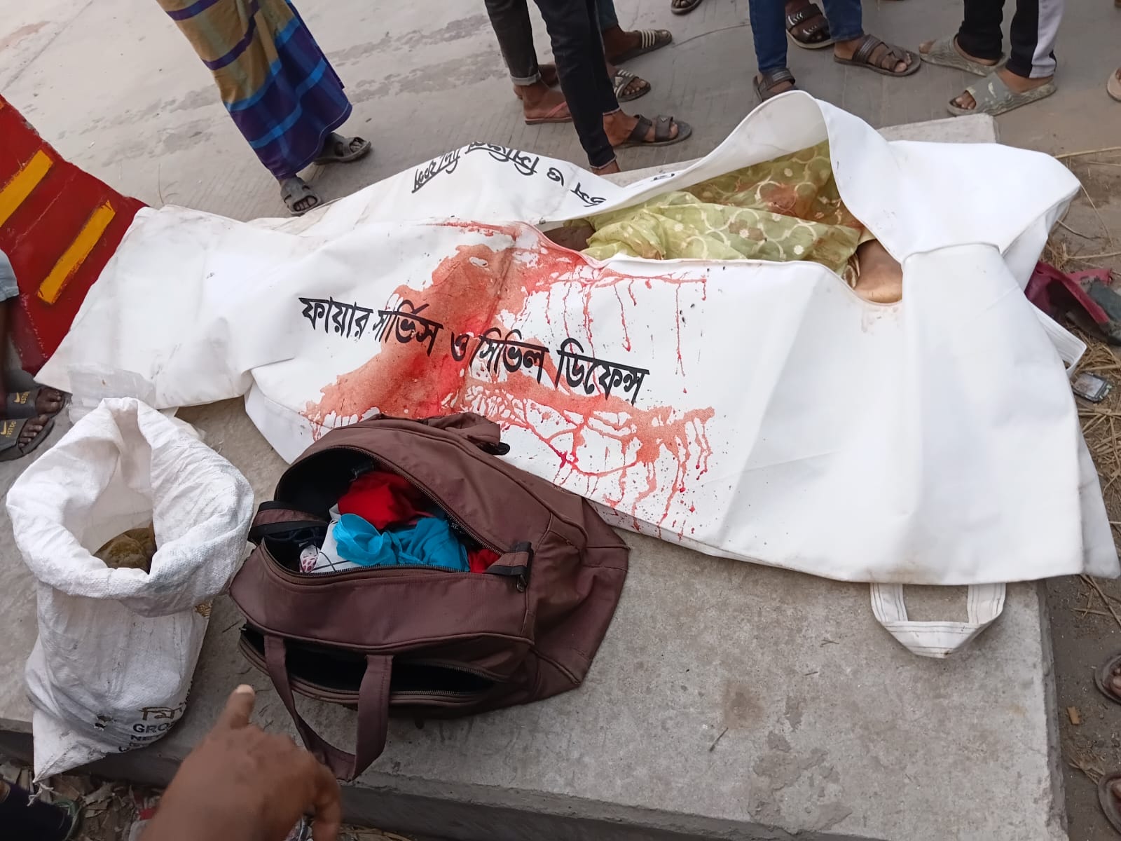 চান্দাইকোনা বাজারে সড়ক দুর্ঘটনায় বৃদ্ধার মৃত্যু