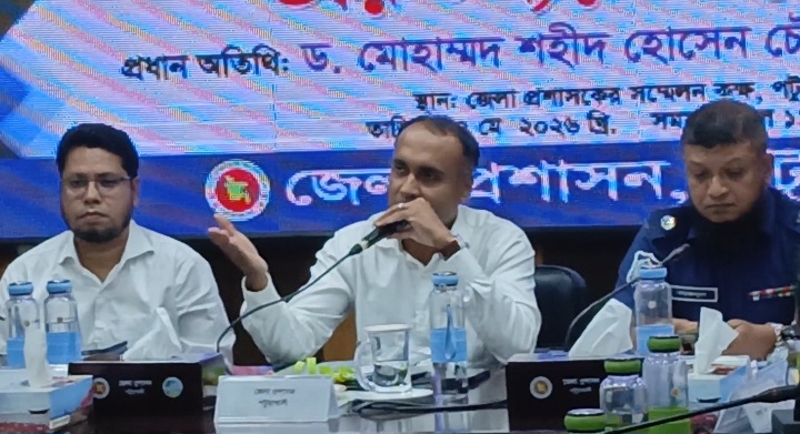 সড়ক মহাসড়কের পাশে পশুর হাট ও লক্কর ঝক্কর বাস চলবে না   : পটুয়াখালীর ডিসি
