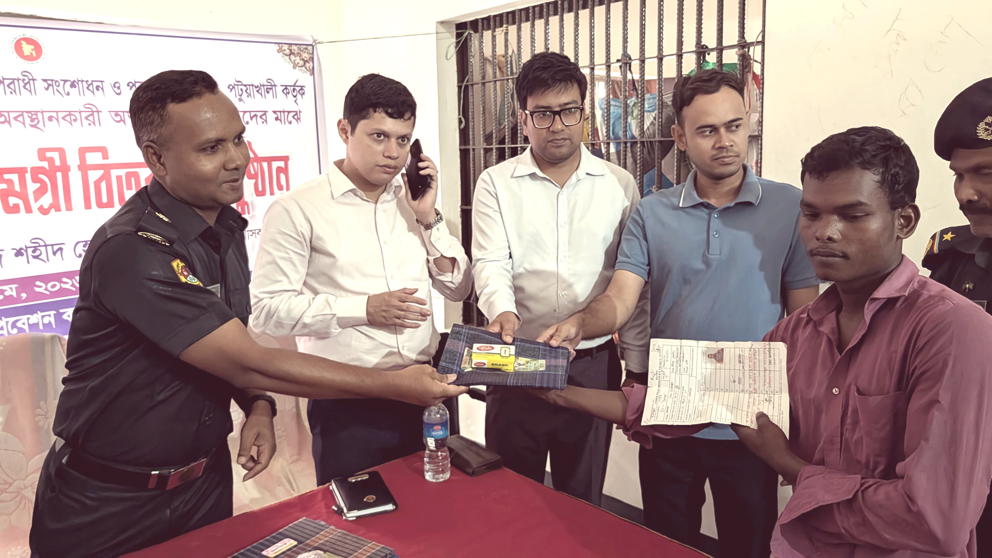 কারাবন্দী ও অসহায়দের মুখে হাসি ফোটাতে পটুয়াখালী জেলা প্রশাসনের ঈদ উপহার