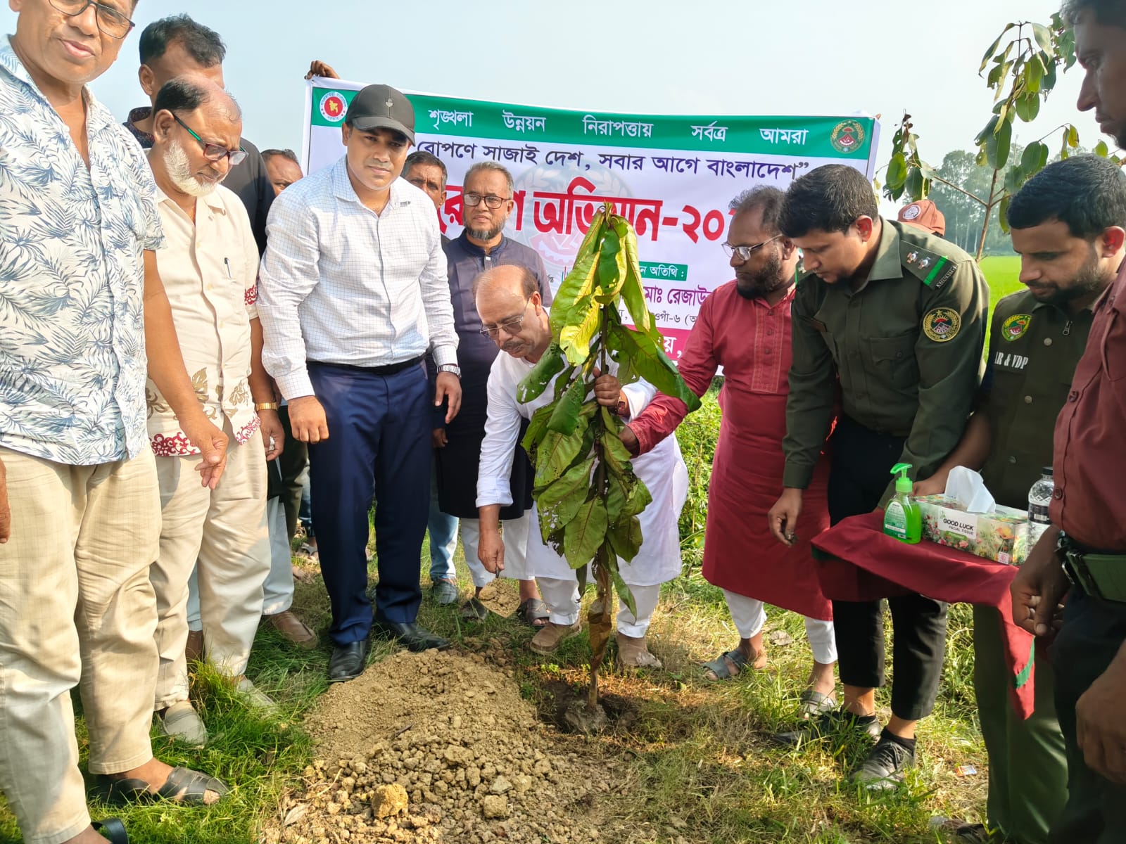 রাণীনগরে আনসার-ভিডিপির উদ্যোগে ২ হাজার ৫০টি বৃক্ষরোপণ