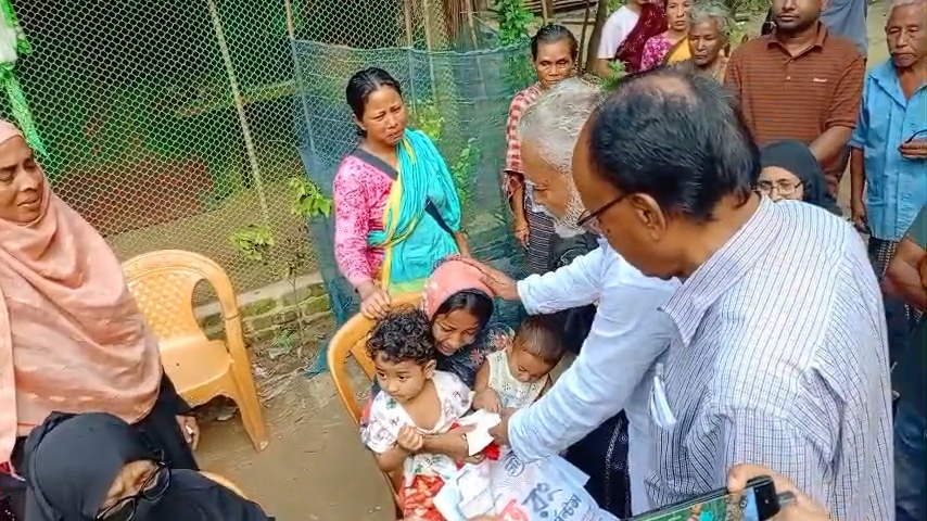 দুর্গাপুরে নির্মম হত্যার শিকার সাংবাদিক আলিফ ফকিরের পরিবারের পাশে ডেপুটি স্পিকার